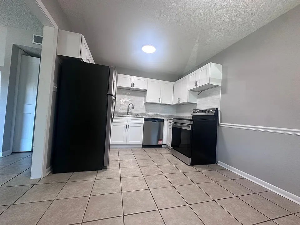 28 Stoneybrook (Hannahs)