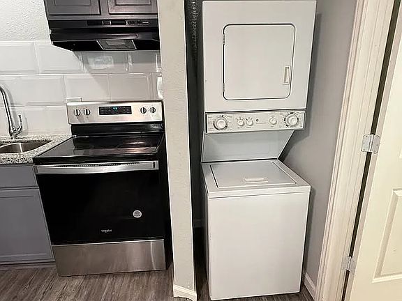 4th image of 3208 Holman St #2