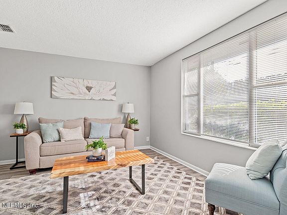 4th image of 3220 DONHURST Street