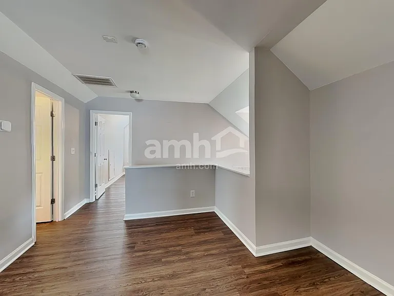 321 Collinsworth Dr — Photo 8