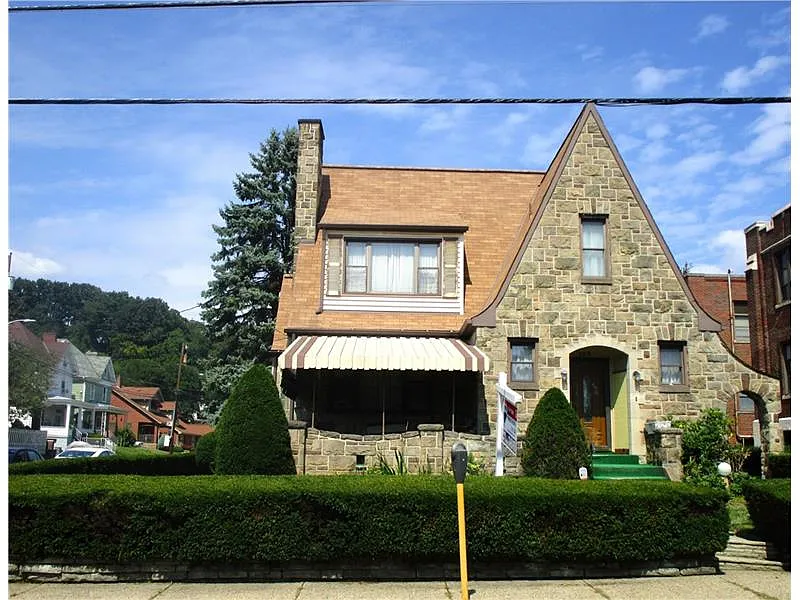 245 Station St photo 1