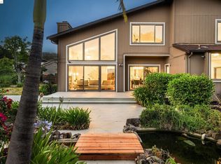 5111 Fairhill Ct, Oakland, CA 94605