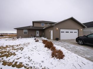 82 E 7th St, Cowley, WY 82420