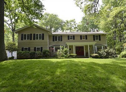 1st image of 27 Woodvale Dr
