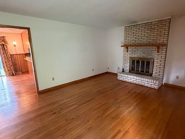 931 Baker Rd — Photo 5