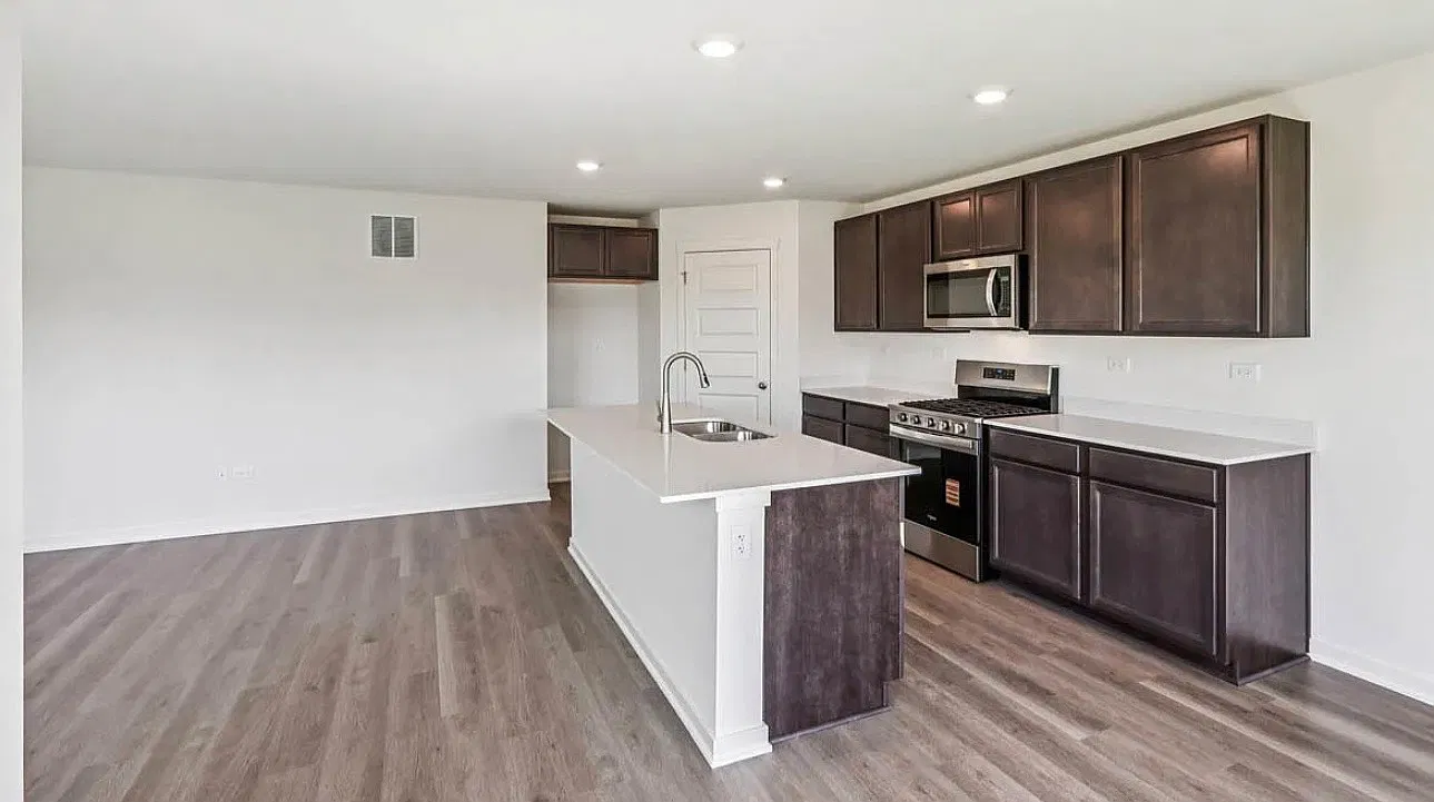3 bed, 2.5 bath, 1663 sqft, $3,500 — Photo 3