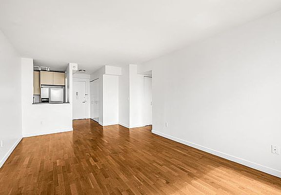 3rd image of 420 W 42nd St APT 35H
