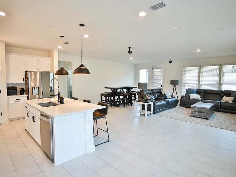 2412 Wheeler Ave — Photo 2
