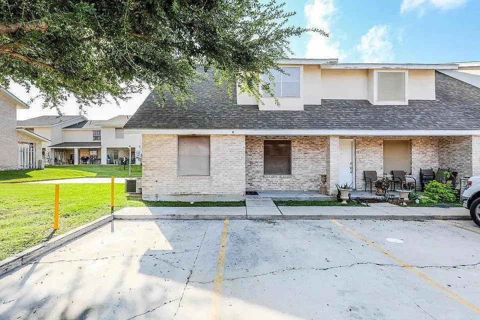 3 bed, 1391 sqft, $1,700 — Photo 1
