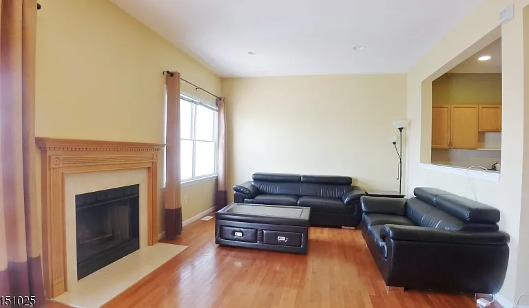 370 Summerhill Dr — Photo 4