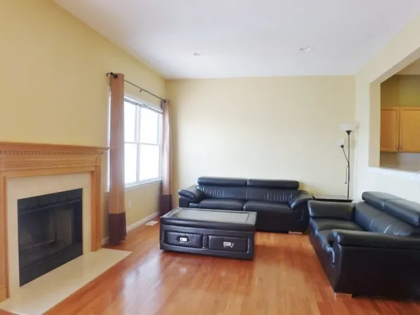 370 Summerhill Dr, Morris Plains, NJ 07950