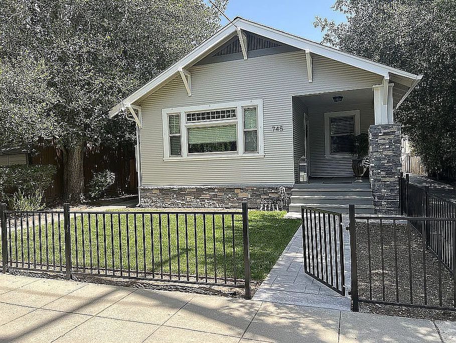 1st image of 745 Stanford Ave #1