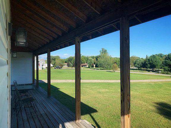 2nd image of 18 Old Farm Cir