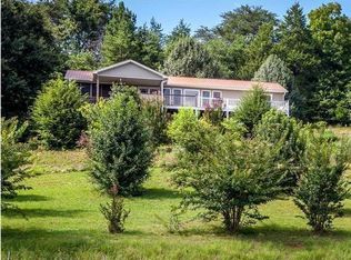 385 Circle R Dr, Benton, TN 37307