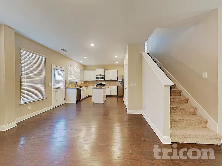 3015 Montrose Ln — Photo 5