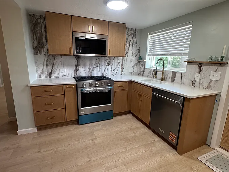 155 N 200 E — Photo 12