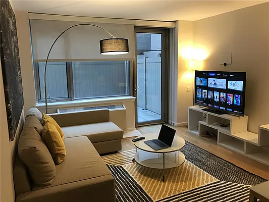 Rented by R New York | media 21