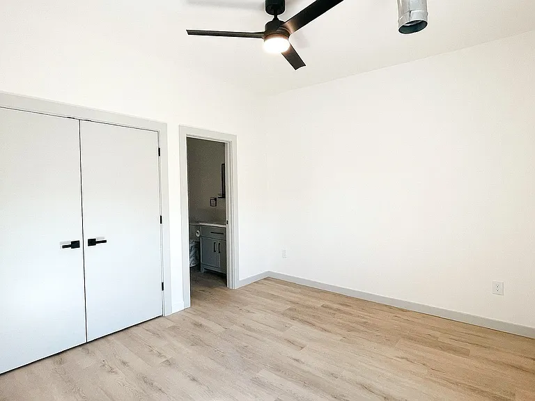 416 W Benson St #6 — Photo 8