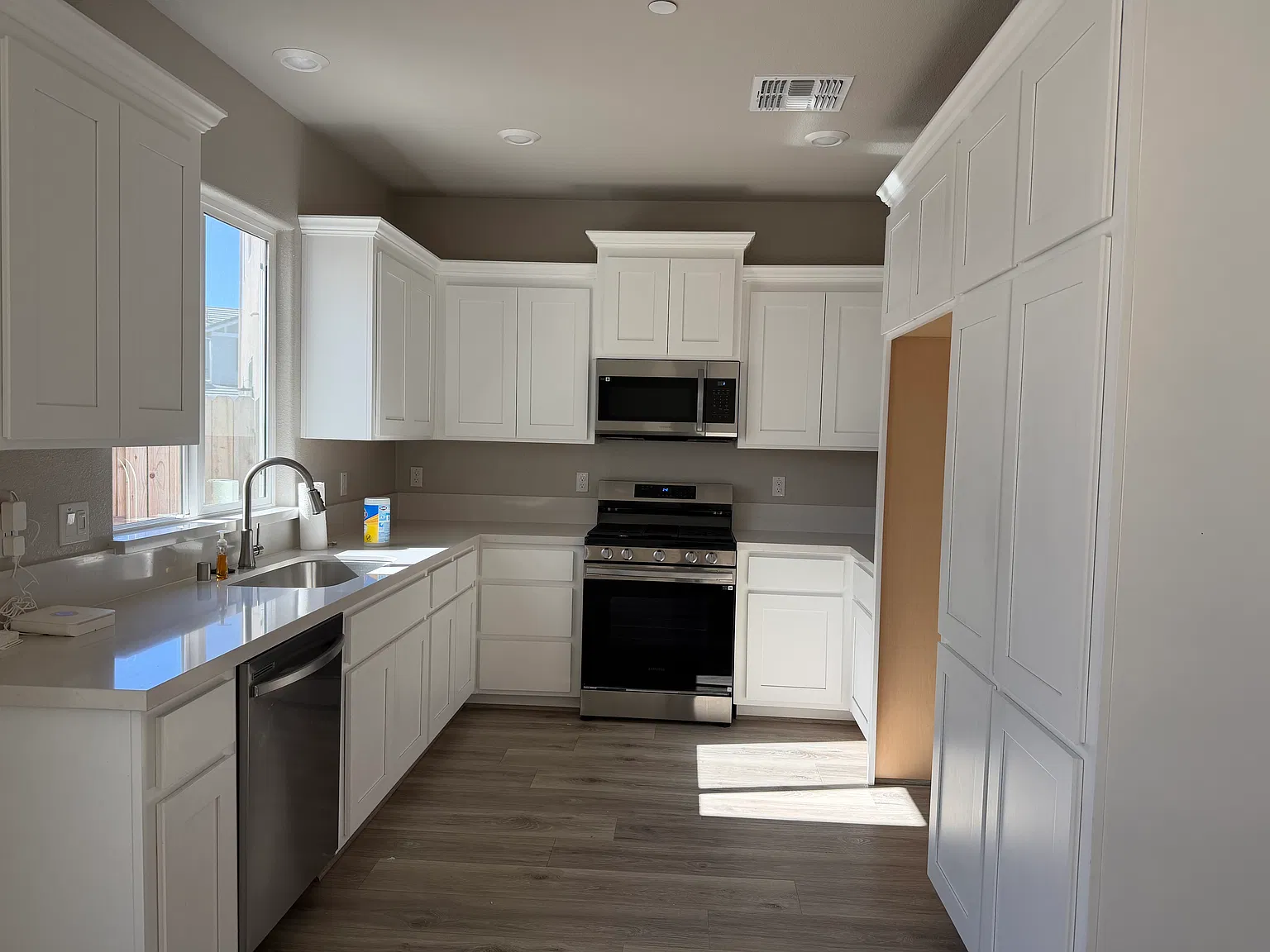 4 bed, 1692 sqft, $3,385 — Photo 4