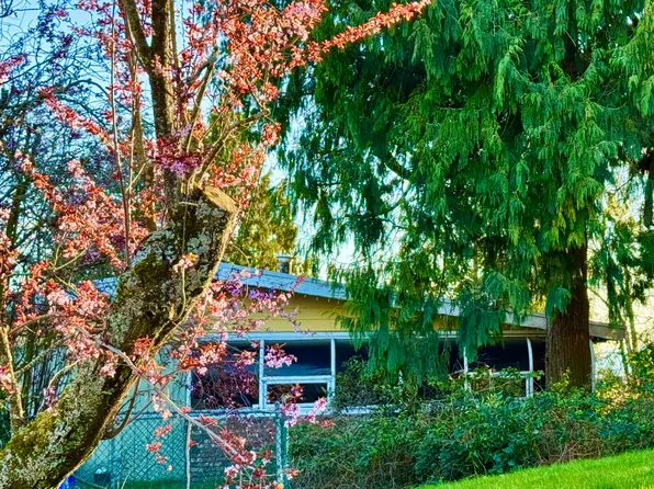 990 Balsam St, White Rock, BC V4B 4J1