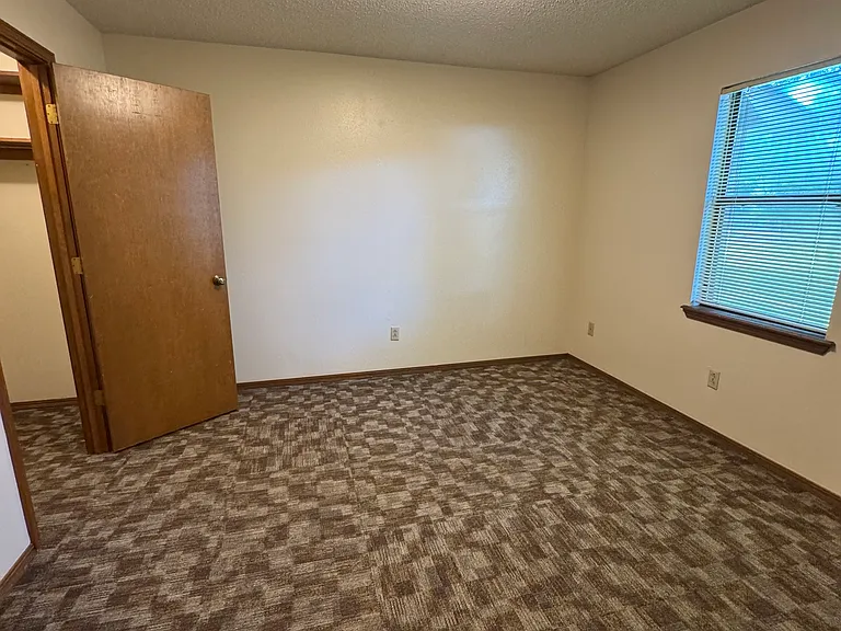 162 W Water St #8 — Photo 8
