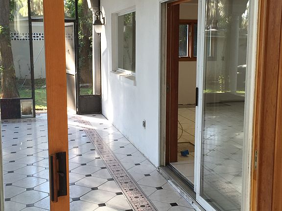 tile/screen area off kitchen