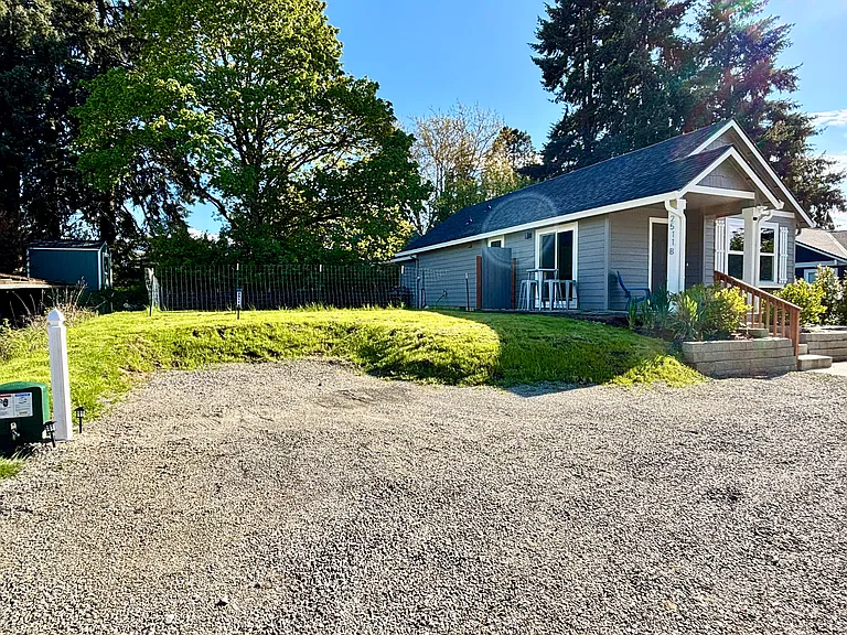 8203 NE 25th Ave #B — Photo 34