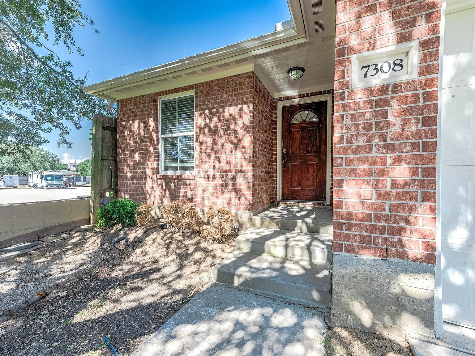 3 bed, 2.0 bath, 1572 sqft, $2,300 — Photo 4