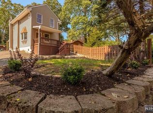 9 Poplar Grove Ter, West Milford, NJ 07480
