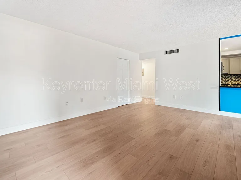 201 W Park Dr #102-2 — Photo 8