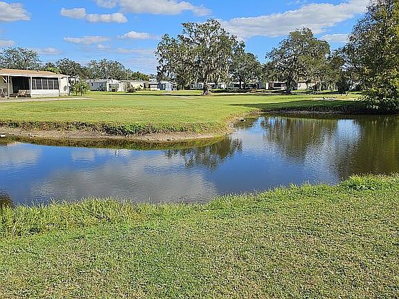 5th image of 572 Oak Island Cir