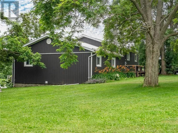 12 Michaels Bay Rd, Assiginack, ON P0P 1N0