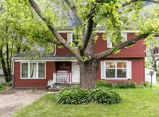 719 8th St NW, Mount Vernon, IA 52314