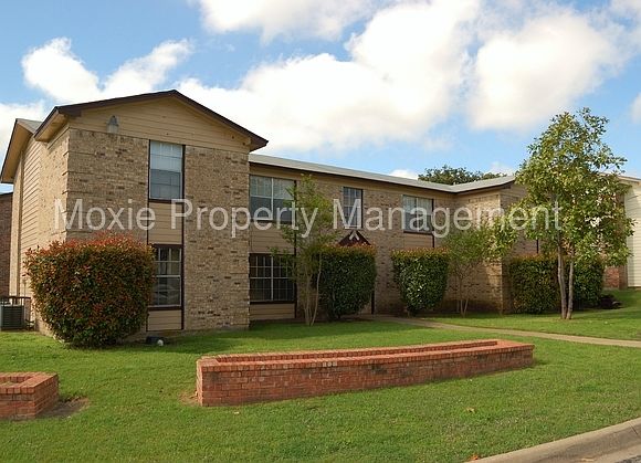 1st image of 8015 Cambridge Cir