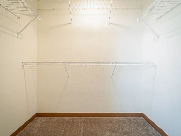 Cranbrook - Walk-in Closet 2 Cranbrook - Walk-in Closet 2