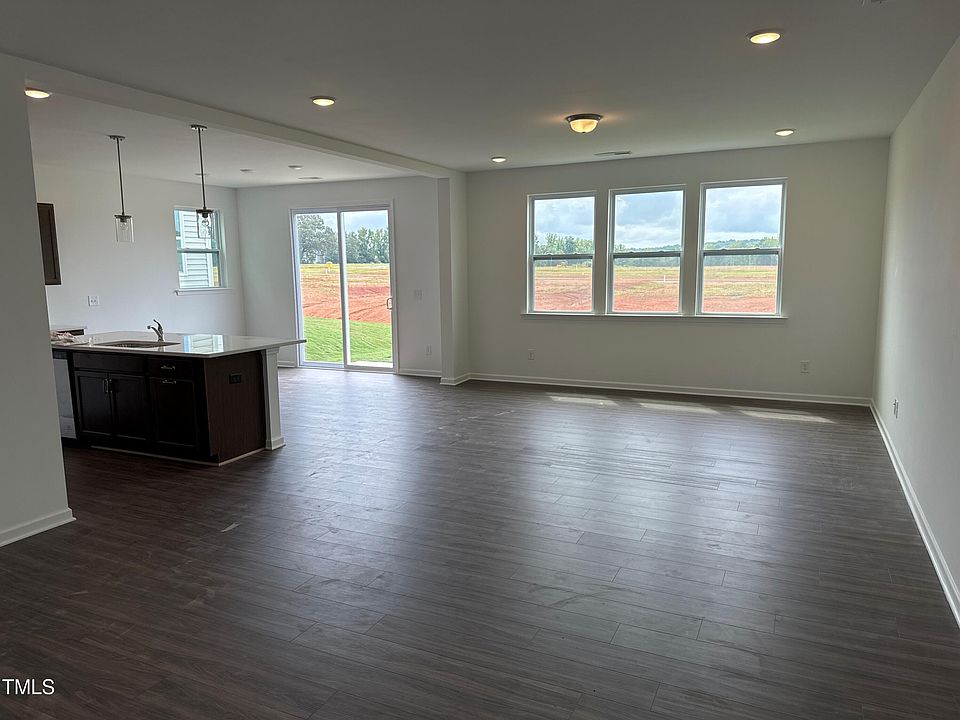 2nd image of 131 Saucer St