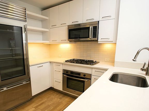 3rd image of 635 W 42nd St APT 7B