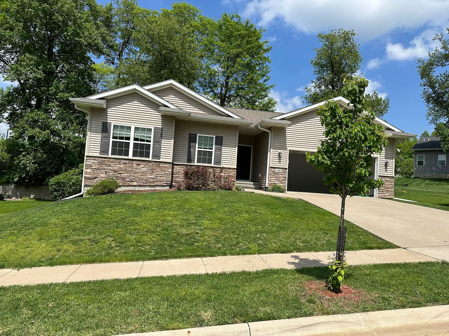 4 bed, 2213 sqft, $2,600 — Photo 1
