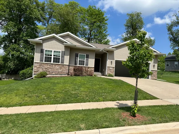 1149 Manitou Trl, Iowa City, IA 52245