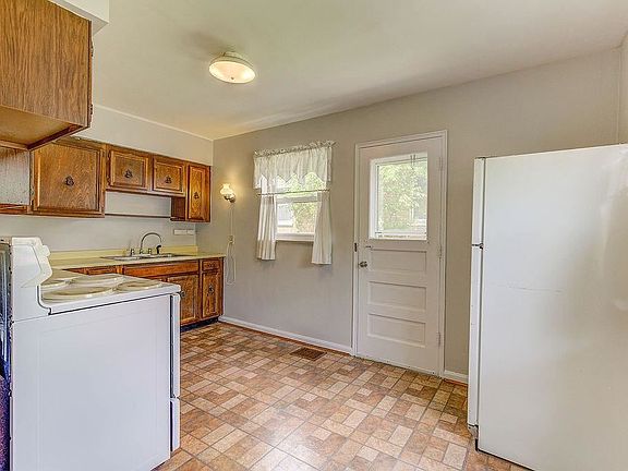 5th image of 3959 Carrie Ave