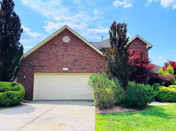 22246 Shane Dr, Macomb, MI 48042