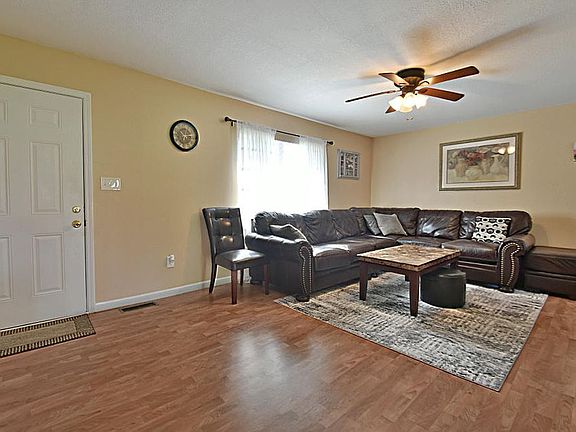 3rd image of 6100 Cougar Dr
