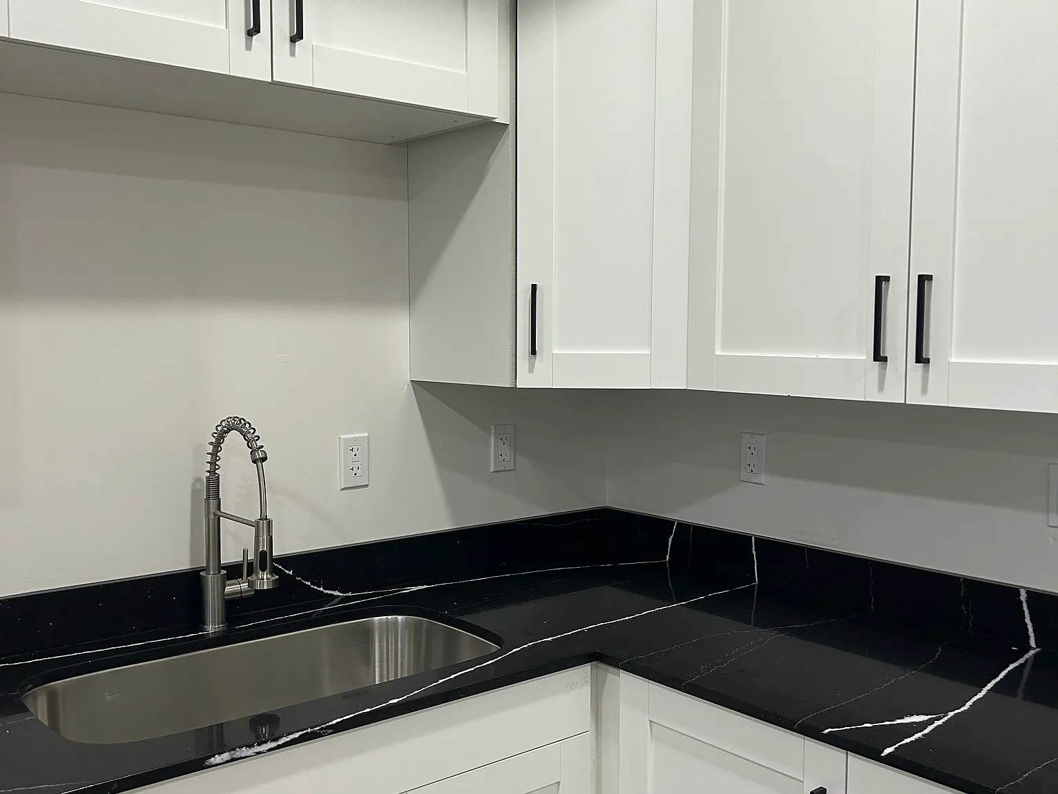 3 bed, 1800 sqft, $1,995 — Photo 2