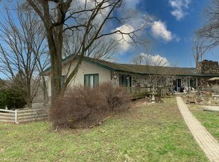 706 E Burnett Rd, Island Lake, IL 60042