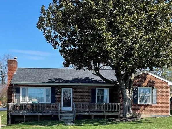 1405 Grove Dr, Pulaski, VA 24301