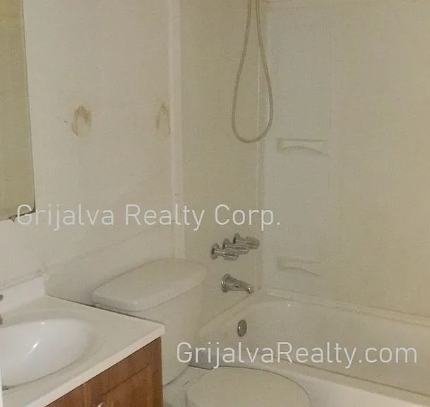 2439 Fontana — Photo 9