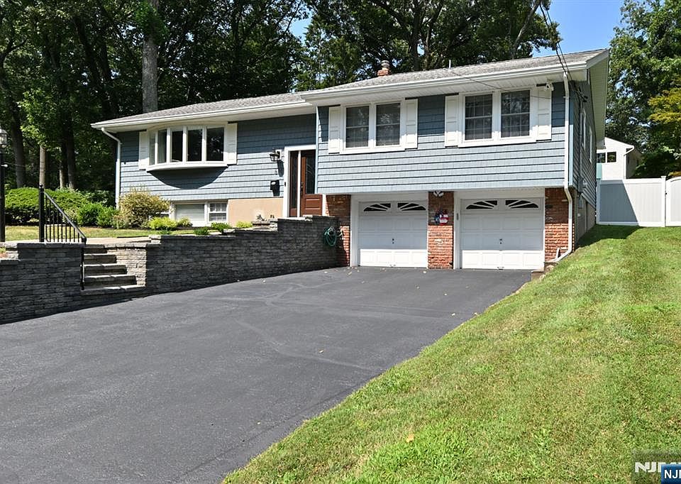 1st image of 614 Mountain Ave