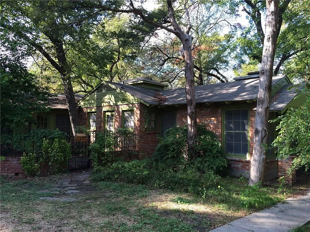 637 Coombs Creek — Photo 2