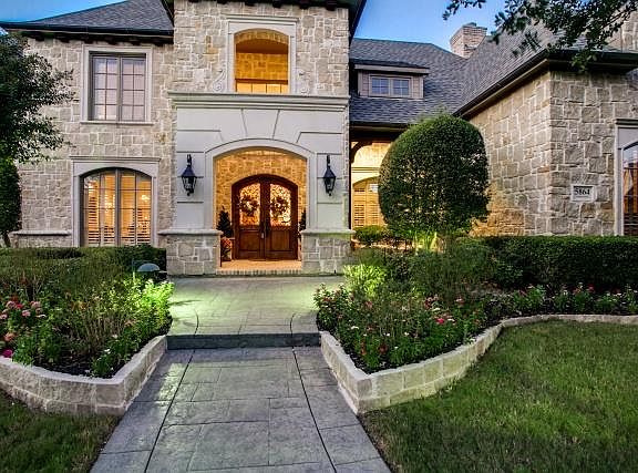 2nd image of 5864 Versailles Ave
