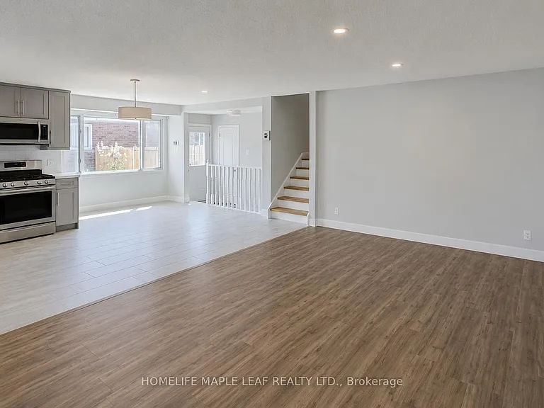 23 Barrett Cres — Photo 5